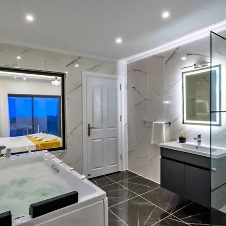Villa 2 Bedroom In With Private Pool And Jakuzzi *